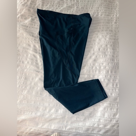 Old navy maternity elevate legging - Picture 3 of 8